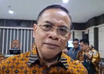 Bupati nonaktif Pati sekaligus terdakwa dugaan korupsi proyek Direktorat Jenderal Perkeretaapian dan pengisian perangkat desa, Sudewo diwawancara usai sidang pembacaan putusan di Pengadilan Tindak Pidana Korupsi (Tipikor) Semarang, Senin, 29 Juni 2026. (Rizky Sayhrul/Lingkarjateng.id)
