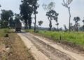 Jalan Tompegunung Pati Akan Diperbaiki 1 Km Tahun Ini, Warga Minta Proyek Tak Mandek 34 Kondisi jalan Dukuh Gelur, Desa Tompegunung, Kecamatan Sukolilo, Kabupaten Pati yang puluhan tahun tidak tersentuh pembangunan. (Fahtur Rohman/Lingkarjateng.id)