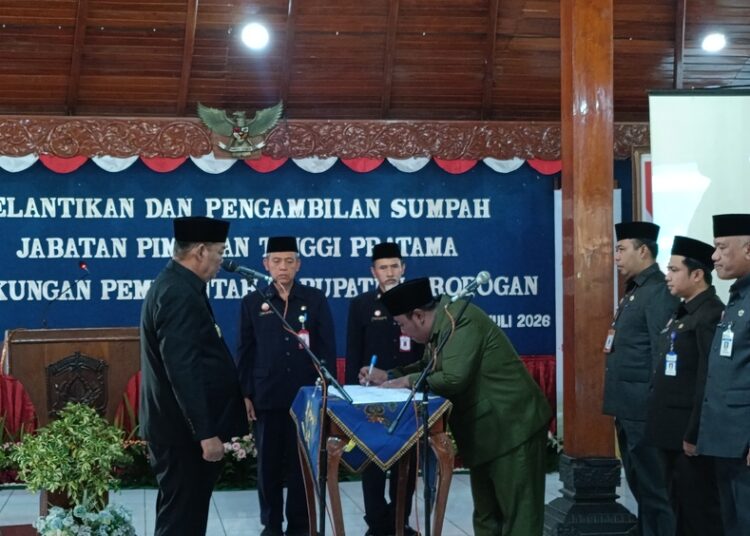 Prosesi pelantikan Lima Jabatan Pimpinan Tinggi (JPT) Pratama, pejabat pimpinan organisasi perangkat daerah (OPD) di Pendapa Kabupaten Grobogan, Jumat (3/7). Foto : Dok.Pemkab Grobogan/Lingkar
