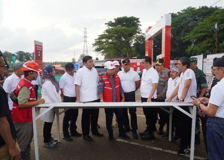 Jepara Bakal Miliki Sekolah Nasional Terintegrasi, Diperuntukkan bagi Siswa Berprestasi 25 Bupati Jepara, Witiarso Utomo bersama Forkopimda saat mengunjungi lokasi pembangunan Sekolah Rakyat yang sebelahnya rencana akan dibangun SNT di Desa Suwawal Pakisaji, baru-baru ini. Foto: Tomi Budianto/Lingkar