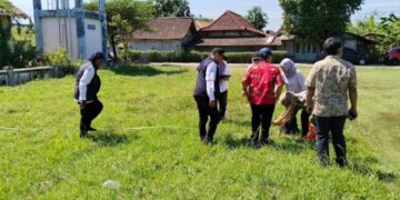 24 Usulan Budi Daya Ikan Sistem RAS di Kendal Diverifikasi KKP 10 Tim verifikasi faktual dari Kementerian Kelautan dan Perikanan (KKP) mengecek lokasi usulan program budi daya ikan tematik sistem Recirculating Aquaculture System (RAS) di Kabupaten Kendal pada Jumat, 24 Juli 2026. (dok dok Lingkarjateng.id)