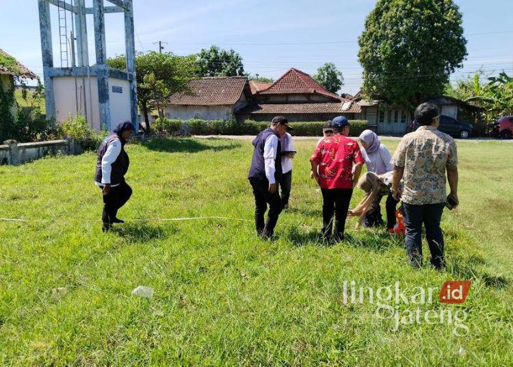 Tim verifikasi faktual dari Kementerian Kelautan dan Perikanan (KKP) mengecek lokasi usulan program budi daya ikan tematik sistem Recirculating Aquaculture System (RAS) di Kabupaten Kendal pada Jumat, 24 Juli 2026. (dok dok Lingkarjateng.id)
