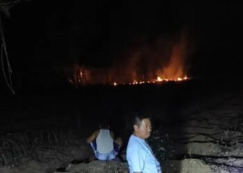 Kebakaran lahan tebu di Dukuh Krajan, Desa Sabarwangi, Kecamatan Kajen, Kabupaten Pekalongan, Minggu, 12 Juli 2026. (dok Polsek Kajen/Lingkarjateng.id)