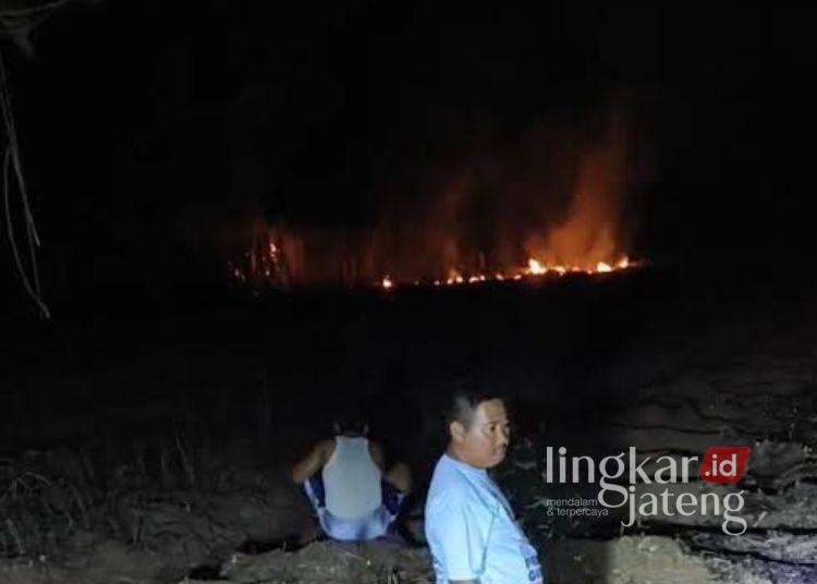 4 Lahan Tebu di Pekalongan Terbakar, Diduga dari Pembakaran Sisa Panen 25 Kebakaran lahan tebu di Dukuh Krajan, Desa Sabarwangi, Kecamatan Kajen, Kabupaten Pekalongan, Minggu, 12 Juli 2026. (dok Polsek Kajen/Lingkarjateng.id)