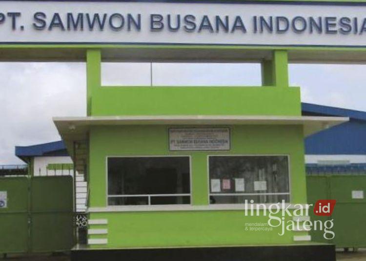 ILUSTRASI: Tampak depan perusahaan garmen PT Samwon Busana Indonesia di Desa Damarjati, Kecamatan Kalinyamatan, Kabupaten Jepara yang akan tutup permanen pada 1 Agustus 2026. (dok for Lingkarjateng.id)