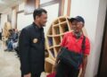Gubernur Jawa Tengah, Ahmad Luthfi, menyapa warga yang memanfaatkan layanan di Rumah Rakyat komplek Kantor Gubernur pada Rabu, 8 Juli 2026. (dok for Lingkarjateng.id)