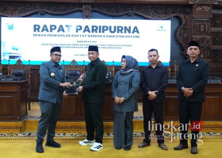 Banggar DPRD Batang Beri Rekomendasi 8 Perbaikan Pelaksanaan APBD 25 Pemkab Batang bersama DPRD menyetujui Raperda tentang Pertanggungjawaban Pelaksanaan Anggaran Pendapatan dan Belanja Daerah (APBD) Tahun Anggaran 2025 saat Rapat Paripurna di DPRD Batang, Kabupaten Batang pada Kamis, 2 Juli 2026. (dok Diskominfo Batang/Lingkarjateng.id)