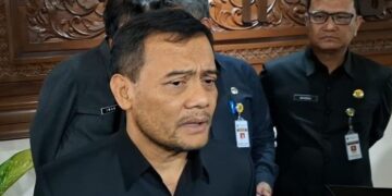 Banyak Jalan Rusak Belum Beres, Gubernur Jateng: Jangan Tunggu No Viral No Justice 10 Gubernur Jawa Tengah Ahmad Luthfi memberikan keterangan kepada awak media. (Rizky Syahrul/Lingkarajateng.id)