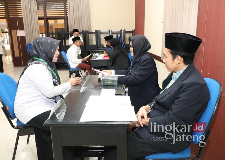 942 Pendaftar Berebut Beasiswa Santri, Wagub Jateng Pastikan Seleksi Transparan 25 Pelaksanaan tahap wawancara dalam seleksi Beasiswa Santri Pemprov Jateng di kompleks Kantor BPSDMD Jateng, Semarang, Sabtu, 25 Juli 2026. (Humas Pemprov Jateng/Lingkarjateng.id)
