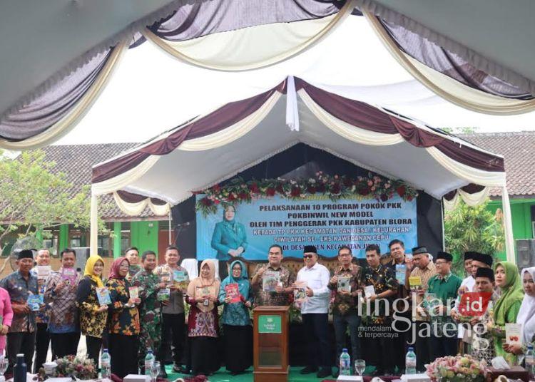 Bupati Blora, Arief Rohman, mengunjungi kegiatan Kelompok Pembinaan Wilayah (POKBINWIL) New Model Tahun 2026, yang menjadi rangkaian terakhir pembinaan TP PKK Blora digelar di Kecamatan Jiken, wilayah eks Kawedanan Cepu, Kamis, 30 Juli 2026. (dok for Lingkarjateng.id)