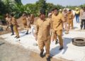 Pastikan Proyek Sesuai Standar, Bupati Jepara Cek Pembangunan Tiga Ruas Jalan Strategis 31 Bupati Jepara Witiarso Utomo bersama Wakil Bupati M. Ibnu Hajar meninjau salah satu proyek pembangunan jalan strategis di Kabupaten Jepara, Senin, 20 Juli 2026. (Tomi Budianto/Lingkarjateng.id)
