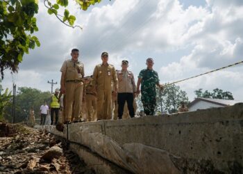 Tinjau Pembangunan Jalan Perbatasan, Bupati Jepara Optimis Proyek Rampung Sesuai Target
