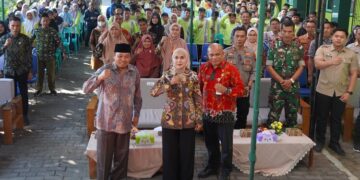Bupati Kendal, Dyah Kartika Permanasari, saat menghadiri peluncuran program GABS di SMP IT Robbani Kendal, Kamis, 16 Juli 2026. (Anik Kustiani/Lingkarjateng.id)