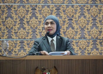Bupati Kendal, Dyah Kartika Permanasari, memaparkan capaian daerah dalam Rapat Paripurna Istimewa DPRD dalam Rangka Memperingati Hari Jadi ke-421 Kabupaten Kendal, Senin, 27 Juli 2026. (Anik Kustiani/Lingkarjateng.id)