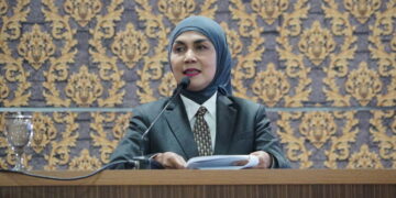 Bupati Tika Paparkan Capaian dan Prestasi Kabupaten Kendal di Paripurna Istimewa Hari Jadi 10 Bupati Kendal, Dyah Kartika Permanasari, memaparkan capaian daerah dalam Rapat Paripurna Istimewa DPRD dalam Rangka Memperingati Hari Jadi ke-421 Kabupaten Kendal, Senin, 27 Juli 2026. (Anik Kustiani/Lingkarjateng.id)