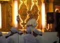 Bupati Kendal, Dyah Kartika Permanasari, memberi sambutan dalam acara Majelis Dzikir Maulid Rasulullah SAW yang digelar Jamaah Al-Hikmah di Alun-alun Kendal, Sabtu malam, 11 Juli 2026. (Anik Kustiani/Lingkarjateng.id)