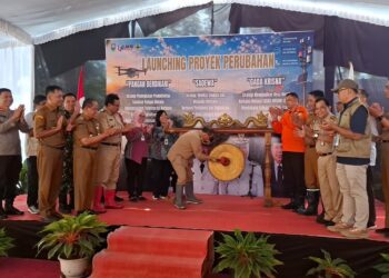 Bupati Semarang Ngesti Nugraha meluncurkan tiga proyek perubahan di Balai Desa Kemetul, Kecamatan Susukan, Kabupaten Semarang, Selasa, 28 Juli 2026. (Hesty Imaniar/Lingkarjateng.id)