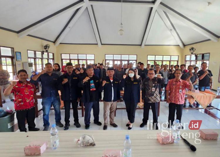 DKP Kendal Gandeng Karang Taruna Gelar Pelatihan Budikdamber 25 Acara pelatihan budi daya ikan dalam ember (budikdamber) yang diselenggarakan Dinas Kelautan dan Pangan (DKP) bersama karang taruna di Aula Kecamatan Rowosari, Kabupaten Kendal pada Selasa 7 Juli 2026. (dok for Lingkarjateng.id)