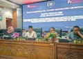 Wakil Ketua DPRD Kabupaten Grobogan, Supardi (dua dari kiri), mengikuti rapat paripurna baru-baru ini. (Ahmad Abror/Lingkarjateng.id)