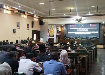 Rapat Paripurna pengajuan Raperda tentang Penyertaan Modal Pemerintah Daerah kepada BUMD di Kantor DPRD Grobogan, Senin, 27 Juli 2026. (Ahmad Abror/Lingkarjateng.id)