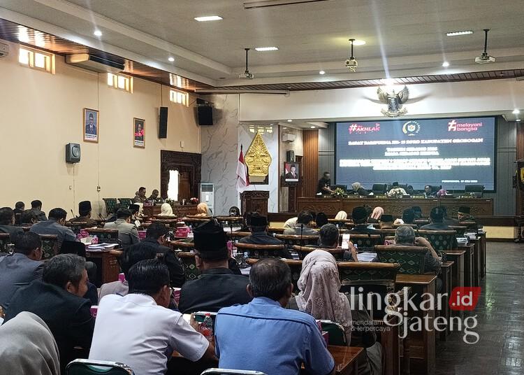 Rapat Paripurna pengajuan Raperda tentang Penyertaan Modal Pemerintah Daerah kepada BUMD di Kantor DPRD Grobogan, Senin, 27 Juli 2026. (Ahmad Abror/Lingkarjateng.id)