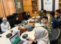 Ketua DPRD Jepara, Agus Sutisna, menerima audiensi Keluarga Mahasiswa Jepara Semarang (KMJS) di ruang kerjanya terkait Program Desa Mitra pada Kamis, 30 Juli 2026. (dok for Lingkarjateng.id)