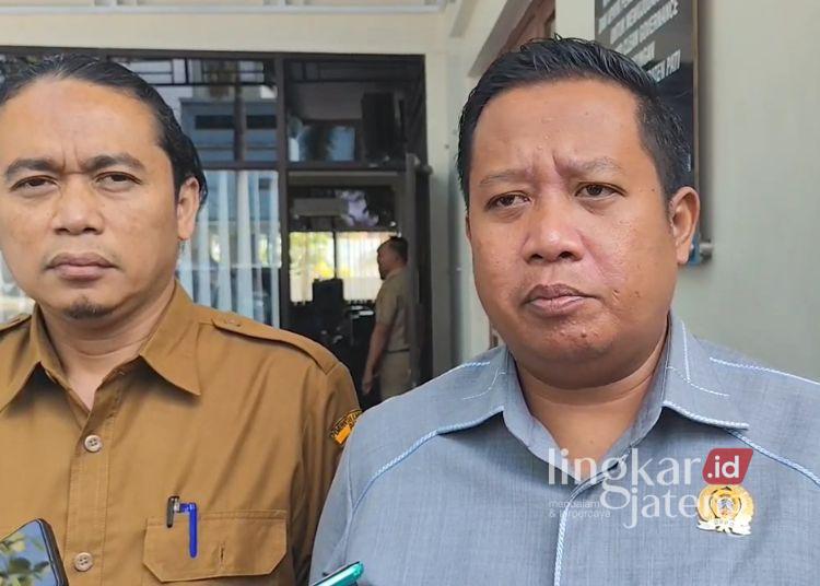 DPRD Pati Apresiasi Langkah Plt Direktur RSUD Soewondo Soal Pembangunan Area Parkir 25 Ketua Komis D DPRD Pati, Teguh Bandang Waluyo (kanan), bersama Plt Direktur RSUD Soewondo Ahmad Husain memberikan keterangan kepada awak media pada Senin, 13 Juli 2026. (dok for Lingkarjateng.id)