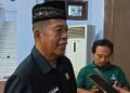 Ketua DPRD Kabupaten Pekalongan Abdul Munir memberikan keterangan kepada wartawan usai Rapat Paripurna DPRD, Jumat, 10 Juli 2026 malam. (Fahri Akbar/Lingkarjateng.id)