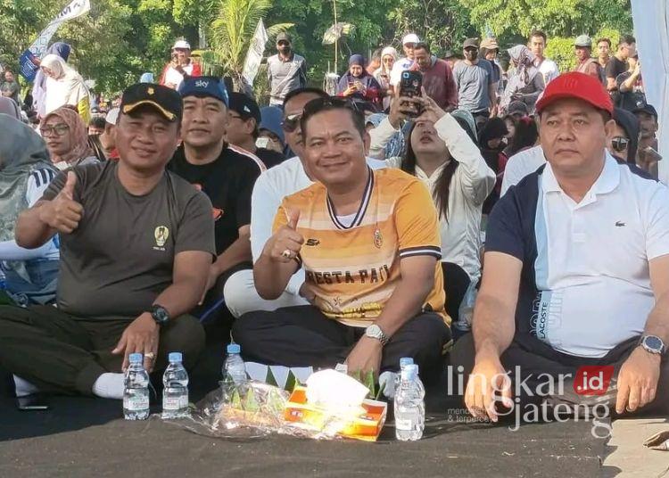 Ketua DPRD Kabupaten Pati, Ali Badrudin (kanan), ikut meluncurkan logo peringatan hari jadi ke-703 kabupaten setempat pada Minggu, 12 Juli 2026. (dok for Lingkarjateng.id)