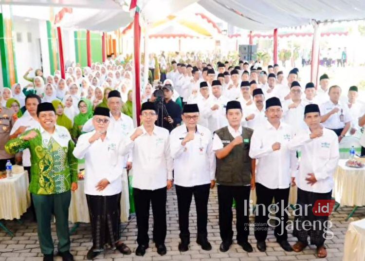 Dibangun dari Infak Warga, DPRD Pati Harap Klinik Pratama Rawat Inap NU Winong Jadi Berkah 25 Anggota Dewan Perwakilan Rakyat Daerah (DPRD) Kabupaten Pati fraksi PKB, Kastomo (paling kiri), saat peresmian Klinik Pratama Rawat Inap NU Winong di Des Pekalongan, Kabupaten Pati pada Rabu, 1 Juli 2026. (dok for Harianmuria.com)