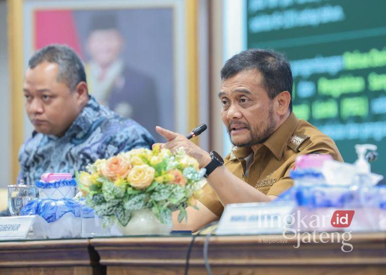 Eko Sapto Purnomo Jadi Plt Bupati Sukoharjo, Gubernur Jateng Tegaskan Hal Ini 25 Gubernur Jawa Tengah, Ahmad Luthfi, dalam Rapat Koordinasi dan Pemantauan Lapangan Pengendalian Alih Fungsi Lahan Sawah serta Pengelolaan Sampah di Gedung Gradhika Bhakti Praja, Semarang, Senin, 13 Juli 2026. (dok for Lingkarjateng.id)