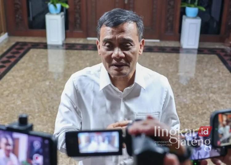 Gubernur Jawa Tengah, Ahmad Luthfi, saat diwawancarai awak media di Kantor Gubernur Jateng, Semarang, 29 Juli 2026. (Humas Pemprov Jateng/Lingkarjateng.id)