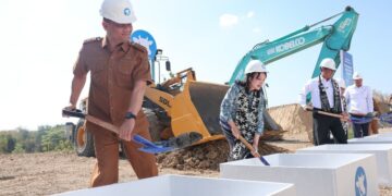 Gubernur Jateng Resmikan Pembangunan Peternakan Sapi Perah Terbesar se-Asia Tenggara di Brebes 10 Gubernur Jawa Tengah, Ahmad Luthfi, melakukan peletakan batu pertama pembangunan peternakan sapi perah terpadu di Desa Karangbale, Kecamatan Larangan, Kabupaten Brebes, Senin, 20 Juli 2026. (Humas Pemprov Jateng/Lingkarjateng.id)
