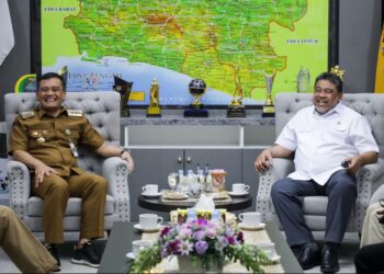 Gubernur Jawa Tengah, Ahmad Luthfi, menerima kunjungan Penasihat Khusus Presiden Bidang Ketenagakerjaan dan Kesejahteraan Buruh, Said Iqbal, di Kantor Gubernur Jawa Tengah, Semarang, pada Senin, 27 Juli 2026. (Humas Pemprov Jateng/Lingkarjateng.id)