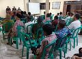 Puluhan petani mengikuti sosialisasi dan musyawarah irigasi di Aula Balai Desa Kalipancur, Kecamatan Bojong, Kabupaten Pekalongan, Senin, 13 Juli 2026 malam. (Fahri Akbar/Lingkarjateng.id)
