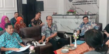 Hari Jadi ke-1276 Salatiga, DPUPR Gratiskan Sedot Tinja Ratusan Rumah Warga 1 Wali Kota Salatiga Robby Hernawan memaparkan rangkaian acara Hari Jadi ke-1276 Salatiga di Kantor Pemkot setempat pada Kamis, 16 Juli 2026. (Angga Rosa/Lingkarjateng.id)