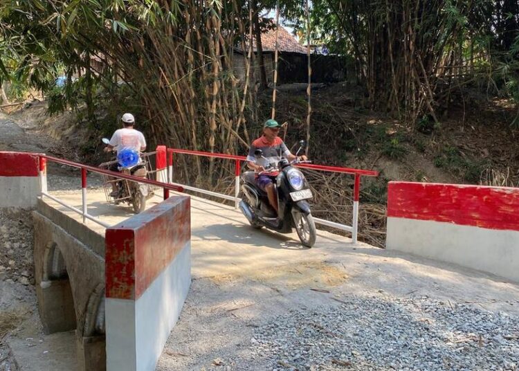 Pembangunan Jembatan Aramco Blora Selesai 100 Persen, Jadi Akses Vital Masyarakat Desa Karangtengah 25 Jembatan Aramco di Desa Karangtengah, Kecamatan Ngawen, Kabupaten Blora, sudah dapat dimanfaatkan warga. Foto: Eko Wicaksono/Lingkar
