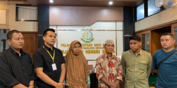 Kedua Lansia berdamai usai mediasi di Kejari Blora. Foto : Dok.Pribadi Kuasa Hukum/Lingkar