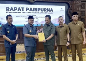 Bupati Batang M. Faiz Kurniawan (kedua kiri), setujui Pariwisata Jadi Fokus KUA-PPAS 2027. Foto : Dok.Pemkab Batang/Lingkar