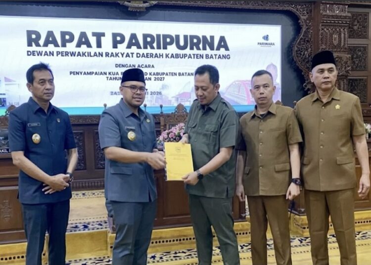 Bupati Batang M. Faiz Kurniawan (kedua kiri), setujui Pariwisata Jadi Fokus KUA-PPAS 2027. Foto : Dok.Pemkab Batang/Lingkar