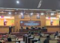 Bupati Demak Eisti’anah saat memberikan jawaban atas pandangan umum fraksi DPRD dalam rapat paripurna. Foto : Burhan / Lingkar