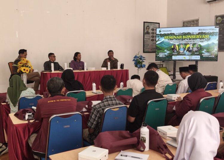 Menjaga Kelestarian Hutan Gunung Muria Butuh Kolaborasi Lintas Sektor Terutama Generasi Muda 25 Seminar Konservasi yang diselenggarakan PEKA Muria di Aula SMK Duta Karya Kudus, Sabtu (18/7). Foto: Nisa Hafizhotus Syarifa/Lingkar
