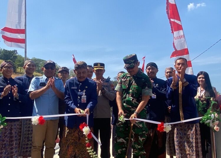 Jembatan Garuda Mudahkan Konektivitas Masyarakat, Petani Tebu di Kudus Menjadi Terbantu 25 Peresmian Jembatan Garuda di Dukuh Kedungmojo, Desa Tanjungrejo, Kecamatan Jekulo, Kabupaten Kudus, Kamis (23/7). Foto : Nisa Hafizhotus Syarifa/Lingkar