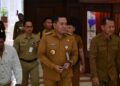 Ikut Pembinaan Gubernur Jateng, Pemkab Pekalongan Siap Selaraskan Program Daerah 31 Plt Bupati Pekalongan Sukirman (tengah) mneghadiri pembinaan kepala daerah se-Jawa Tengah yang dipimpin Gubernur Jawa Tengah di Gedung Gradhika Bhakti Praja, Semarang, Senin, 13 Juli 2026. (dok Prokompim Pemkab Pekalongan)