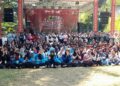 Bupati Kendal, Dyah Kartika Permanasari, berfoto berama panitia dan peserta Jambore Anak Panti Kabupaten Kendal 2026 di Promas Greenland, Desa Gonoharjo, Kecamatan Limbangan, Minggu, 12 Juli 2026. (Anik Kustiani/Kabarhariini.id)