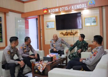 Kapolres Kendal AKBP Hendry Susanto Sianipar saat silaturahmi ke Makodim 0715/Kendal, Rabu, 15 Juli 2026. (Humas Polres Kendal/Lingkarjateng.id)