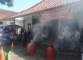 Kejari Salatiga Edukasi Pelajar Dampak Hukum Penyalahgunaan Narkotika 31 Sejumlah siswa SMA Kristen Satya Wacana menyaksikan pemusnahan barang bukti perkara pidana dengan cara Dibakar pada Senin, 20 Juli 2026. (Angga Rosa/Lingkarjateng.id)