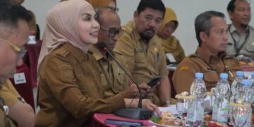 Bupati Kendal Dyah Kartika Permanasari memberikan paparan di hadapan tim penilai Penghargaan Pembangunan Daerah (PPD) tingkat nasional di Gedung Abdi Praja Setda Kendal pada Senin, 6 Juli 2026. (Anik Kustiani/Lingkarjateng.id)