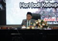 Ketua DPRD Kendal, Mahfud Sodiq, memimpin Rapat Paripurna Istimewa Peringatan Hari Jadi ke-421 Kabupaten Kendal di gedung dewan setempat, Senin, 27 Juli 2026. (Anik Kustiani/Lingkarjateng.id)