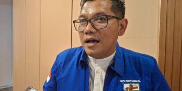 Ketua DPRD Kendal Apresiasi Empat Legislator Muda Masuk Pengurus KNPI 11 Ketua DPRD Kendal, Mahfud Sodiq, memberi keterangan usai menghadiri pelantikan pengurus DPD KNPI Kendal di Pendopo Tumenggung Bahurekso, Jumat, 17 Juli 2026. (Anik Kustiani/Lingkarjateng.id)